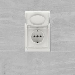 Розетка силовая KANT IP44 2P+E защ. шторки с крышкой бел. песок DKC 7010013