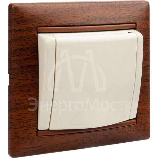 Механизм розетки 1-м СП Valena с защ. крышкой защ. шторки с заземл. сл. кость Leg 774322