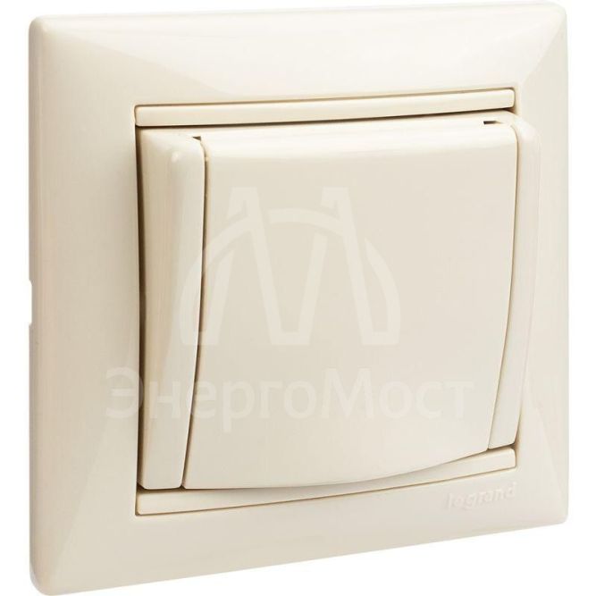 Механизм розетки 1-м СП Valena с защ. крышкой защ. шторки с заземл. сл. кость Leg 774322