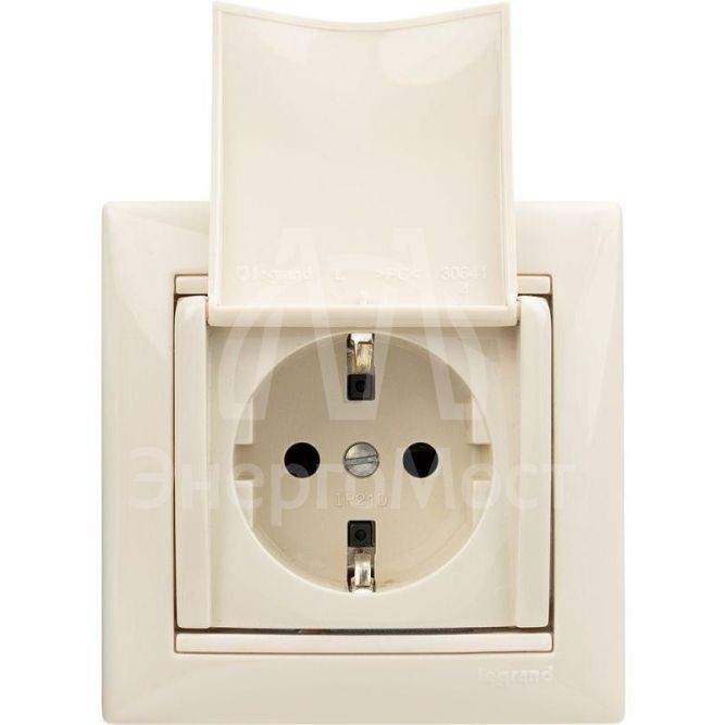 Механизм розетки 1-м СП Valena с защ. крышкой защ. шторки с заземл. сл. кость Leg 774322