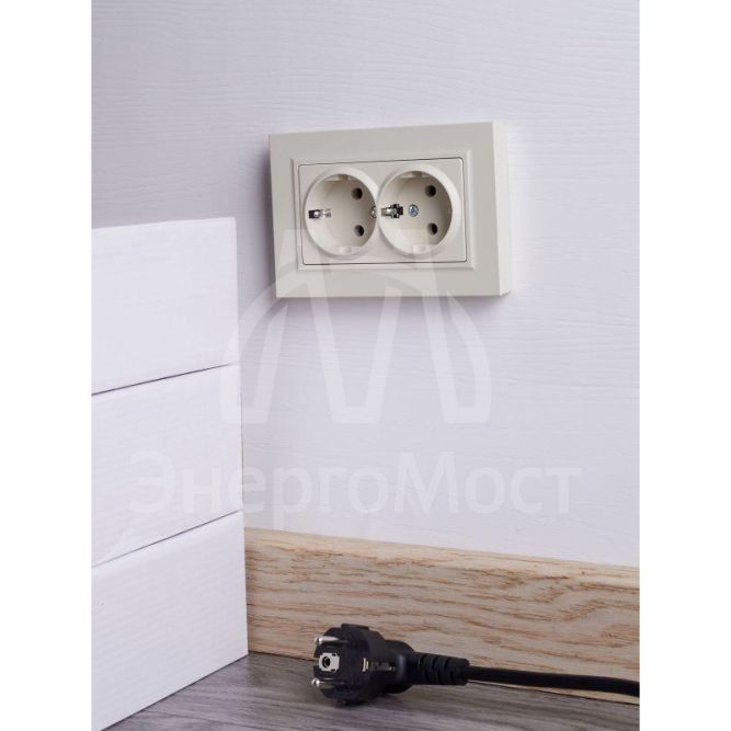 Розетка 2-м СП BRITE РС12-3-БрКр 16А в сборе с заземл. без защ. шторок беж. IEK BR-R21-16-K10-F