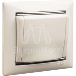 Механизм розетки 1-м СП Valena с защ. крышкой защ. шторки с заземл. бел. Leg 774422