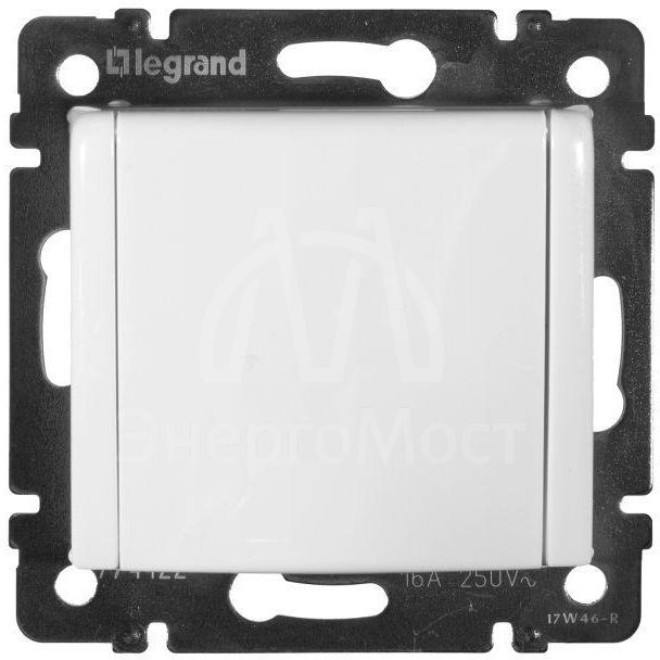 Механизм розетки 1-м СП Valena с защ. крышкой защ. шторки с заземл. бел. Leg 774422