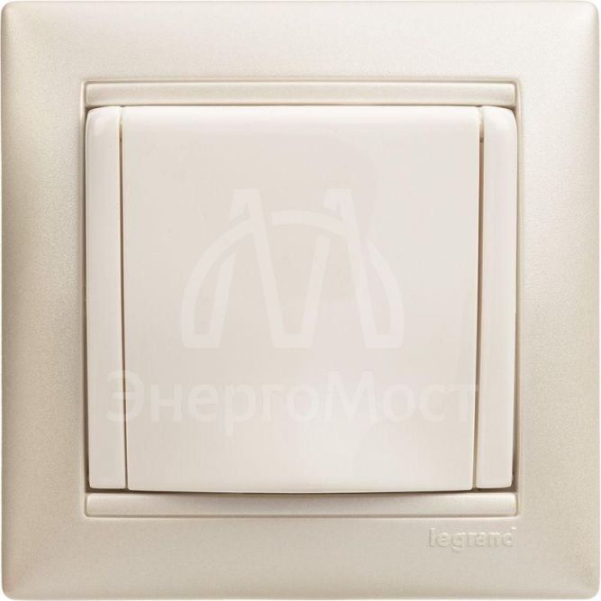 Механизм розетки 1-м СП Valena с защ. крышкой защ. шторки с заземл. бел. Leg 774422