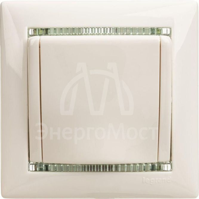Механизм розетки 1-м СП Valena с защ. крышкой защ. шторки с заземл. бел. Leg 774422