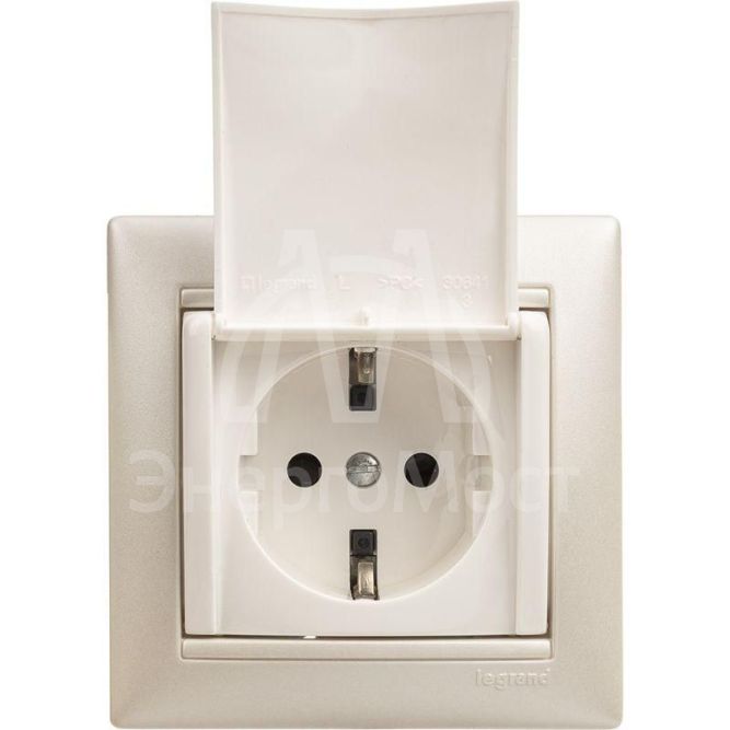 Механизм розетки 1-м СП Valena с защ. крышкой защ. шторки с заземл. бел. Leg 774422