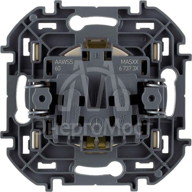 Розетка 1-м СП Inspiria 16А IP20 250В 2P+E защ. шторки немецк. стандарт сл. кость Leg 673731