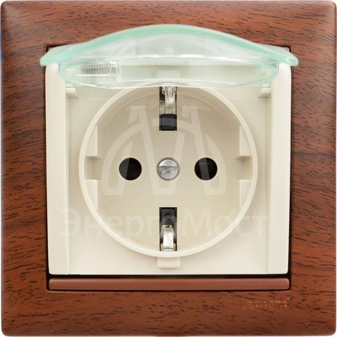 Механизм розетки 1-м СП Valena защ. шторки с защ. крышкой нем. станд. IP44 сл. кость Leg 774120