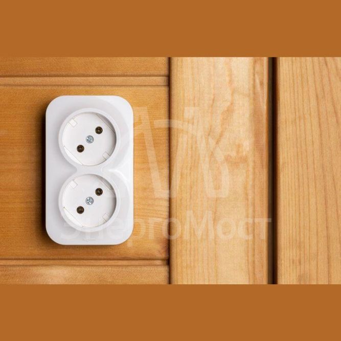 Розетка 2-м ОП Quteo 16А IP20 250В 2х2P без заземл. без защ. шторок бел. Leg 782231