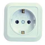 Розетка 1-м ОП 16А IP20 квадратная с заземл. бел. Makel 45108