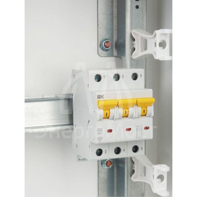 Выключатель автоматический модульный 3п C 32А 6кА ВА47-60M IEK MVA31-3-032-C