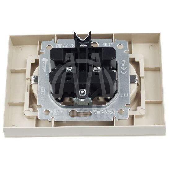 Розетка 2-м СП BRITE РСш12-3-БрКр 16А в сборе с заземл. защ. шторки беж. IEK BR-R24-16-K10-F