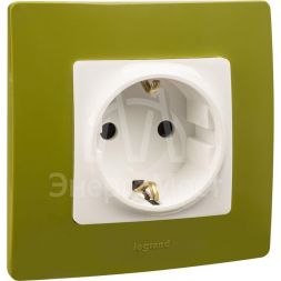 Механизм розетки 1-м СП Etika 2К+З 16А защ. шторки с заземл. винт. зажимы бел. Leg 672222