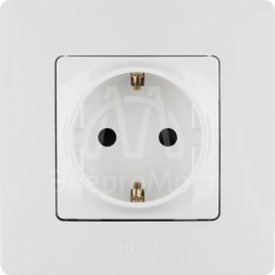 Механизм розетки 1-м СП Etika 2К+З 16А защ. шторки с заземл. винт. зажимы бел. Leg 672222
