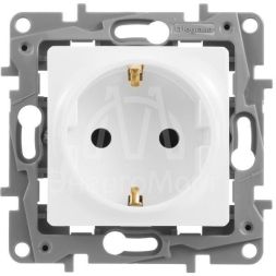 Механизм розетки 1-м СП Etika 2К+З 16А защ. шторки с заземл. винт. зажимы бел. Leg 672222