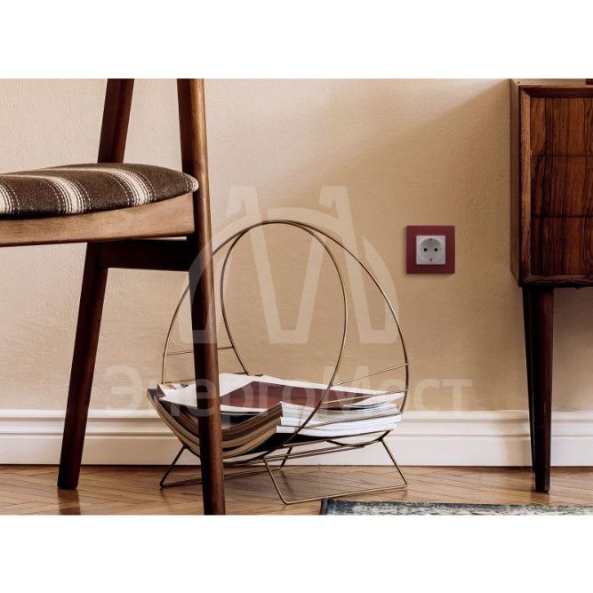 Механизм розетки 1-м СП Etika 2К+З 16А защ. шторки с заземл. винт. зажимы бел. Leg 672222