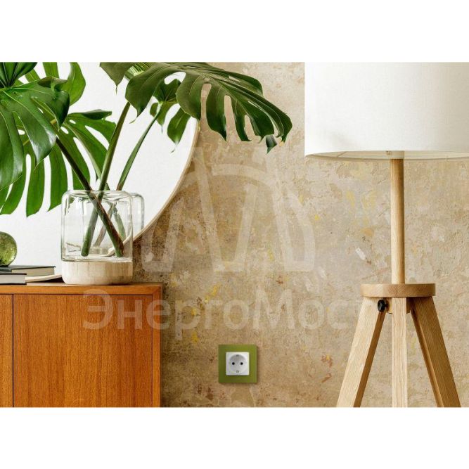 Механизм розетки 1-м СП Etika 2К+З 16А защ. шторки с заземл. винт. зажимы бел. Leg 672222