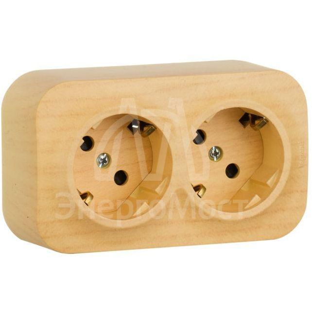 Розетка 2-м ОП Quteo 16А защ. шторки с заземл. дерево Leg 782283