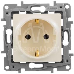 Механизм розетки 1-м СП Etika 2К+З 16А с заземл. винт. зажимы сл. кость Leg 672321