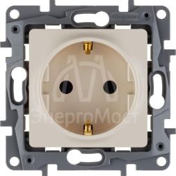 Механизм розетки 1-м СП Etika 2К+З 16А с заземл. винт. зажимы сл. кость Leg 672321
