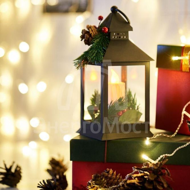 Фонарь декоративный со свечкой и шишкой черн. корпус 10.7x10.7x23.5см тепл. бел. Neon-Night 513-047