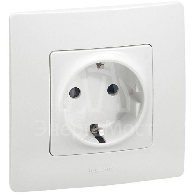 Механизм розетки 1-м СП Etika 2К+З 16А с заземл. винт. зажимы бел. Leg 672221