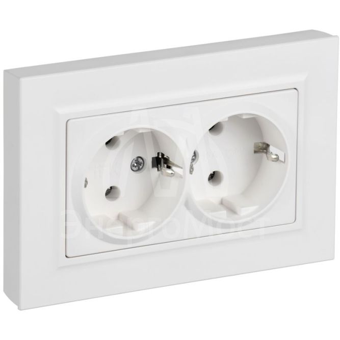 Розетка 2-м СП BRITE РСПл12-3-БрАБ 16А в сборе с заземл. без защ. шторок плоская арктич. бел. IEK BR-R27-16-K91-F