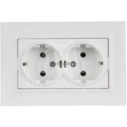 Розетка 2-м СП BRITE РСПл12-3-БрАБ 16А в сборе с заземл. без защ. шторок плоская арктич. бел. IEK BR-R27-16-K91-F