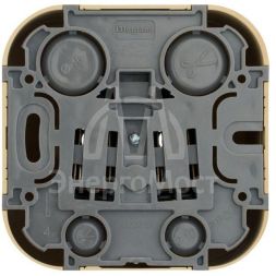 Розетка 1-м ОП Quteo 16А с заземл. дерево Leg 782271