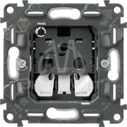 Механизм розетки 1-м СП Valena In&#039;matic 16А IP20 250В 2К защ. шторки безвинт. зажимы Leg 753016