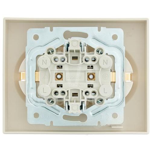 Розетка 2-м СП VESNA с заземл. ПБТ кремов. LEZARD 742-0300-127B