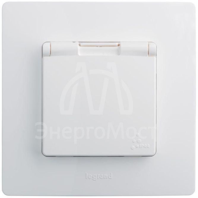 Механизм розетки 1-м СП Etika 2К+З 16А IP44 защ. шторки с заземл. с защ. крышкой безвинт. зажимы бел. Leg 672232