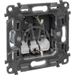 Механизм розетки 1-м СП Valena In&#039;matic 16А IP20 250В 2К+З защ. шторки безвинт. зажимы Leg 753030