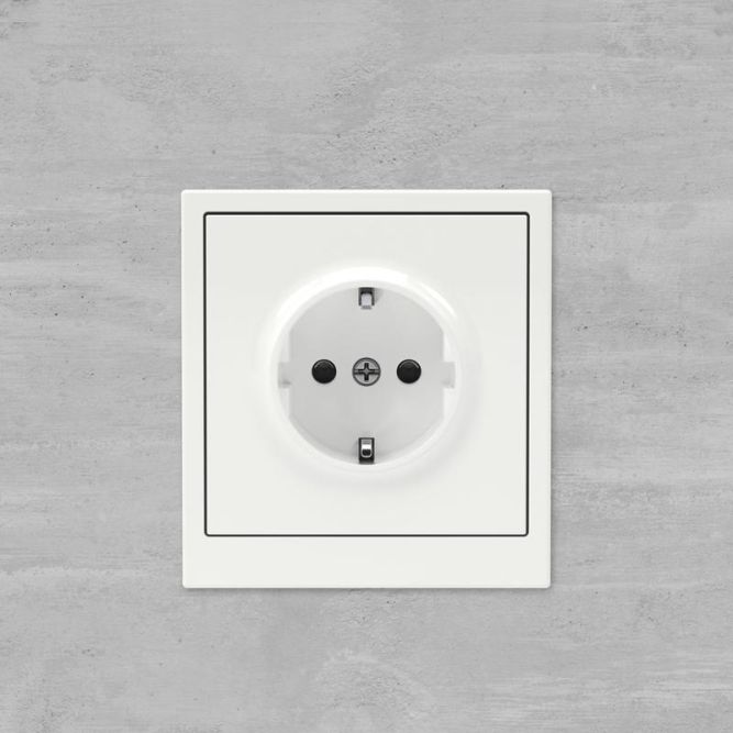 Розетка силовая KANT 2P+E защ. шторки бел. магнолия DKC 7000003