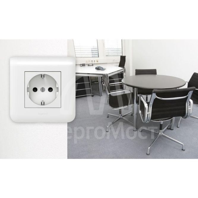 Механизм розетки 1-м СП Mosaic New 2мод. 2К+З защ. шторки винт. клеммы нем. станд. с заземл. бел. Leg 077213