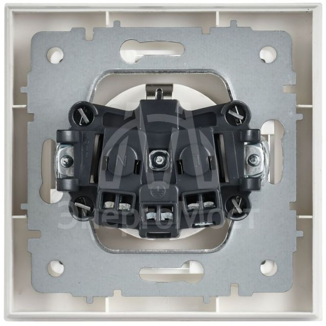 Розетка BRITE РСР14-1-0-БрАБ 16А в сборе с заземл. защ. шторки арктич. бел. IEK BR-R14-16-K91-F