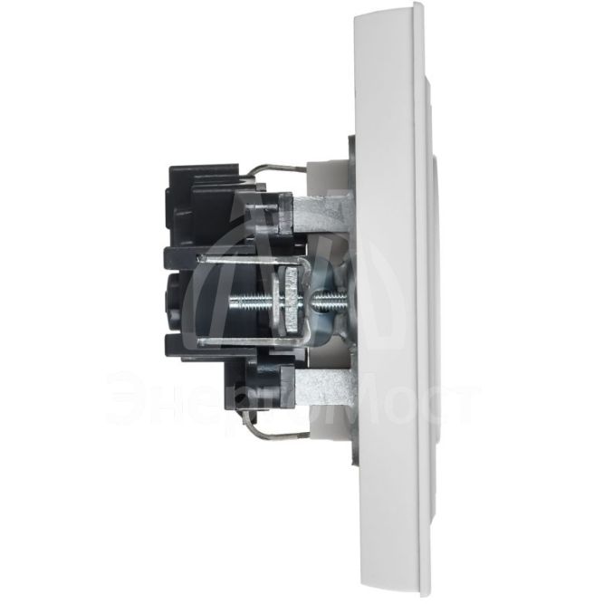 Розетка BRITE РСР14-1-0-БрАБ 16А в сборе с заземл. защ. шторки арктич. бел. IEK BR-R14-16-K91-F