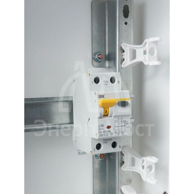 Выключатель автоматический дифференциального тока 2п (1P+N) C 40А 100мА тип A 6кА АВДТ-32 IEK MAD22-5-040-C-100