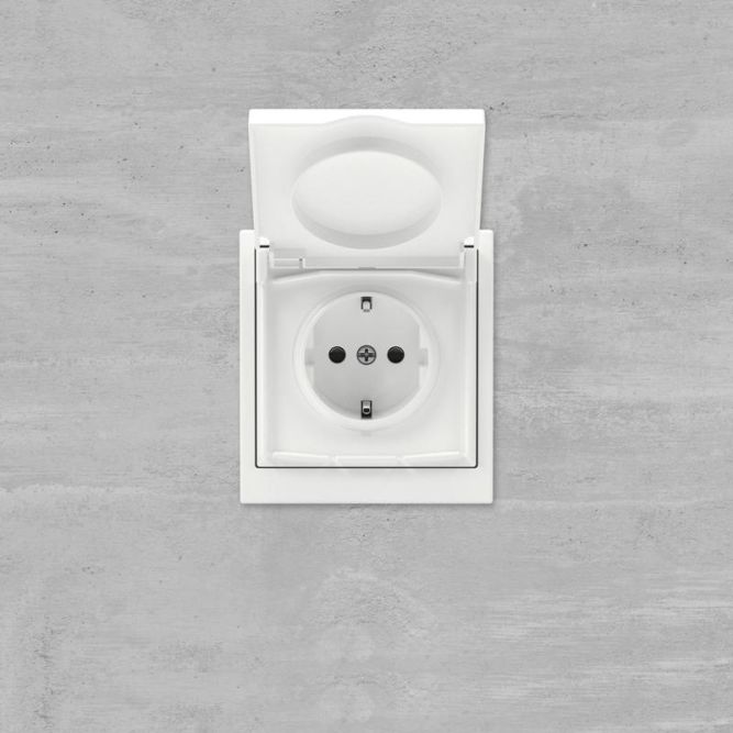 Розетка силовая KANT IP44 2P+E защ. шторки с крышкой бел. магнолия DKC 7000013