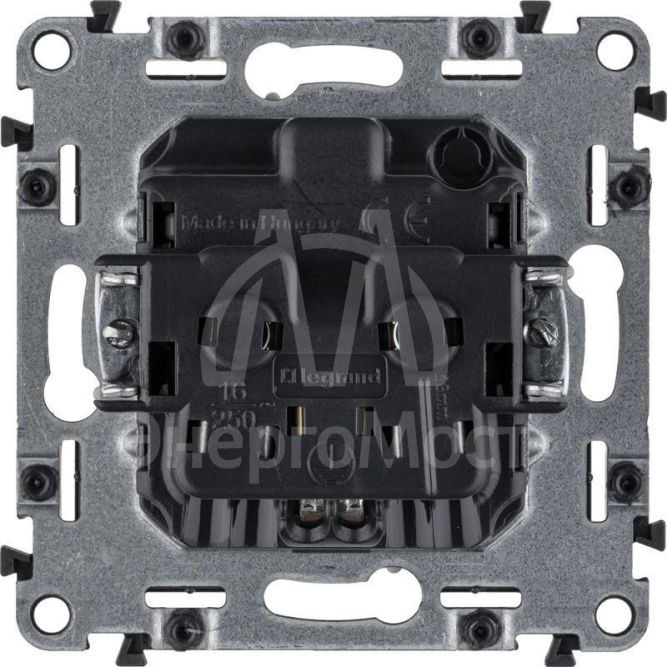 Механизм розетки 1-м СП Valena Allure 16А IP2X 250В 2К+З с лиц. панелью безвинт. зажимы алюм. Leg 753921