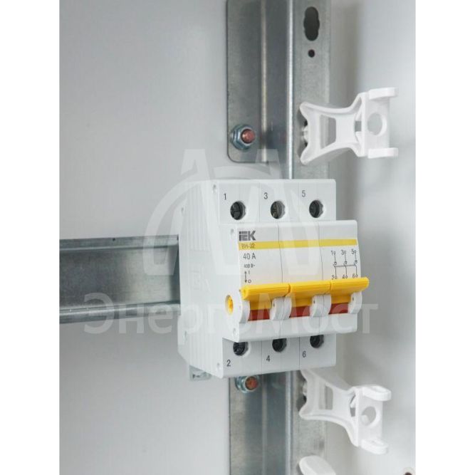 Выключатель нагрузки ВН-32 40А/3П IEK MNV10-3-040