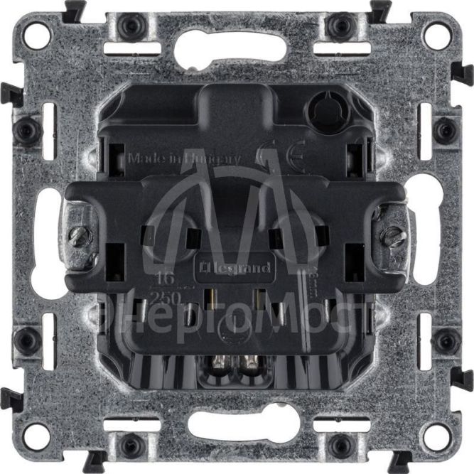 Механизм розетки 1-м СП Valena Allure 16А IP20 250В 2К+З с лиц. панелью защ. шторки безвинт. зажимы сл. кость Leg 753820