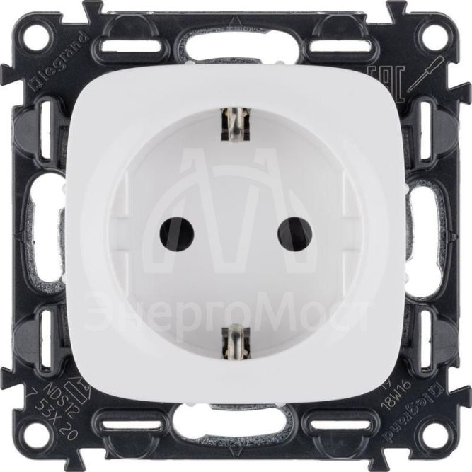 Механизм розетки 1-м СП Valena Allure 16А IP20 250В 2К+З с лиц. панелью защ. шторки безвинт. зажимы бел. Leg 753720