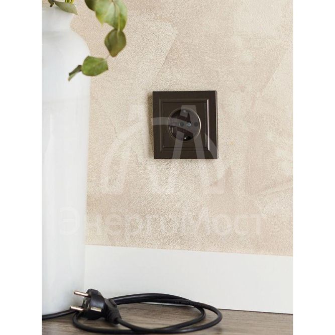 Розетка 1-м СП BRITE РС14-1-0-БрТБ 16А с заземл. защ. шторки бронза IEK BR-R14-16-K45