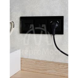 Рамка 3-м BRITE РУ-3-2-БрЧ стекло черн. IEK BR-M32-G-K02