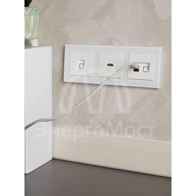 Рамка 3-м BRITE РУ-3-2-БрБ стекло бел. IEK BR-M32-G-K01