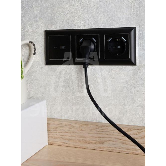 Розетка BRITE USB A+C 18Вт РЮ11-1-БрЧ черн. IEK BR-U22-018-K02