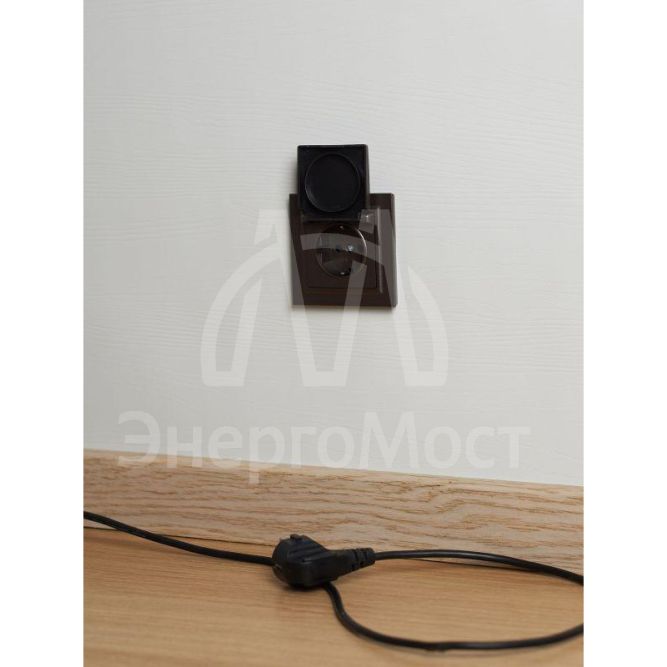 Розетка BRITE РСбш10-3-44-БрТБ 16А IP44 с заземл. защ. шторки с крышкой бронза IEK BR-R16-16-44-K45