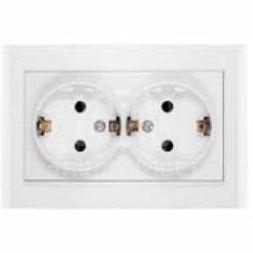 Розетка 2-м СП Бриллиант защ. шторки с заземл. бел. UNIVersal 7947540