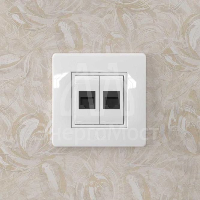 Розетка компьютерная 1-м СП Brava 1мод. RJ45 5E (разъем Hyperline) бел. DKC 76654B